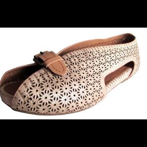 Gentle Souls Bless Word Peep Toe Sandal Flat Shoe Rose Gold 7 1/2